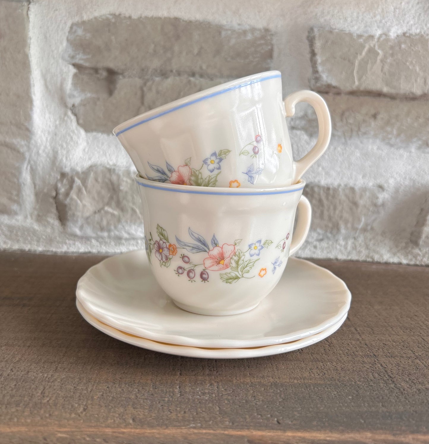 Ensemble de 2 tasses Arcopal France avec soucoupes